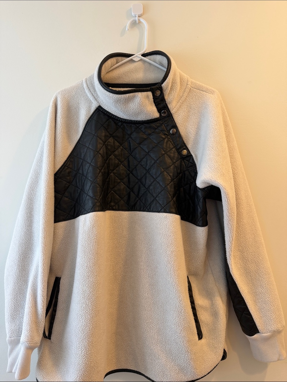 Abercrombie & Fitch Cream and Black Quilted Yoke Turtleneck Pullover